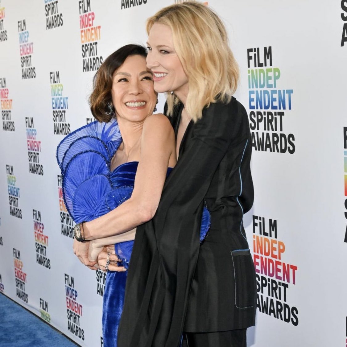 sandrsoh's tweet image. se eu nao soubesse o contexto, falaria que elas são casadas!