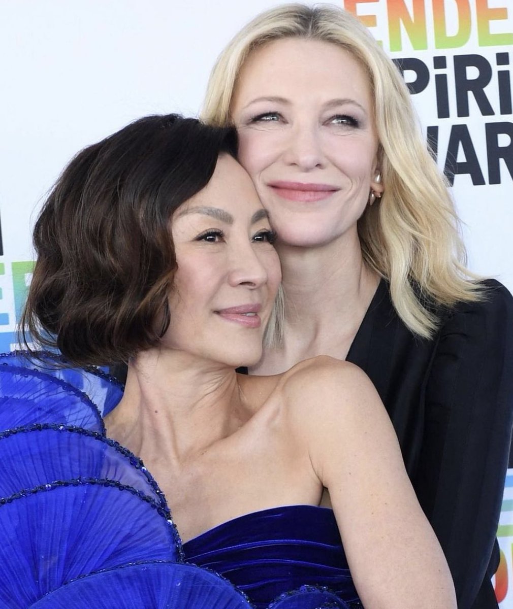 sandrsoh's tweet image. se eu nao soubesse o contexto, falaria que elas são casadas!