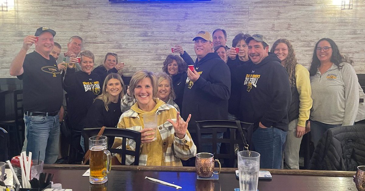 Hail Titans 🖤💛