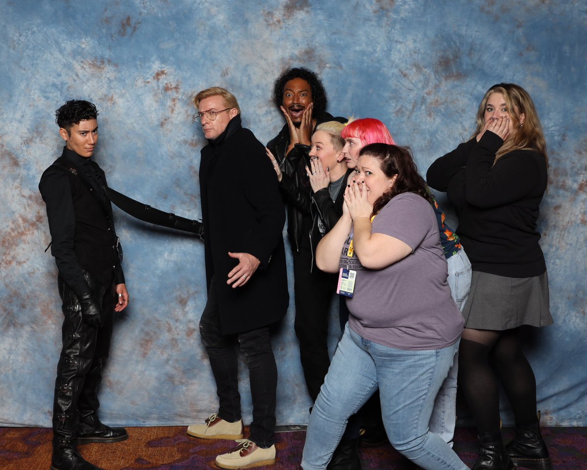 letlovewinx's tweet image. Unhand me or bleed! #ECCC2023