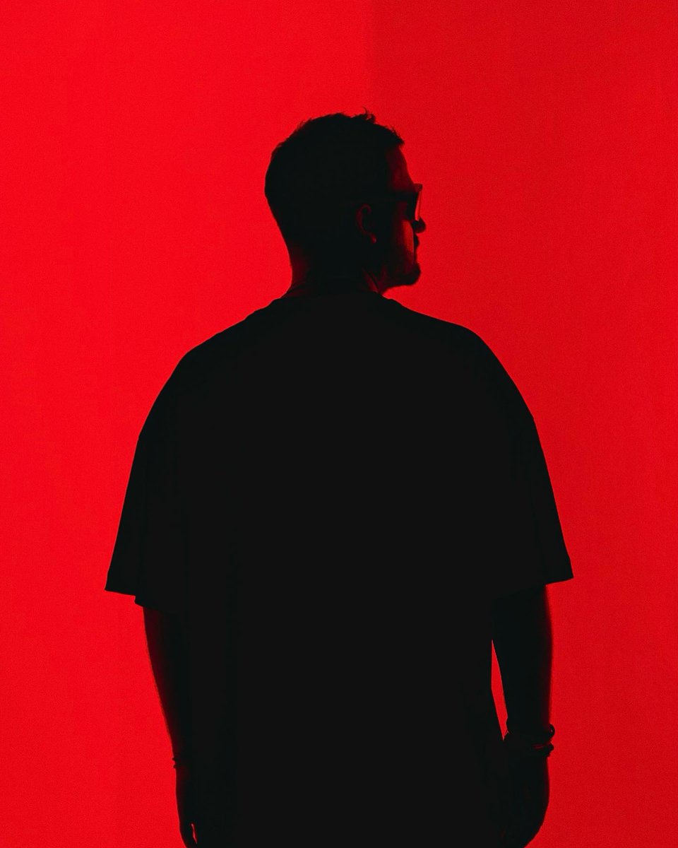 donotsit_'s tweet photo. Spanish maestro @EduImbernon  [Anjunadeep / Fayer Music] is back tonight @donotsit_  along with Baez 🎶🔥

Limited Tickets 🔗 https://t.co/SFP3hUIjcK

#Miami #donotsit #SaturdayVibes https://t.co/YrncVl6VRE