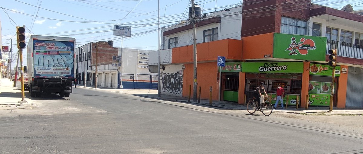 lillianboreal's tweet photo. Semáforos descompuestos en esquina de calle 30 norte y 14 oriente @InfraPue @PueblaAyto @dirtransitopue @Servicios_Pub @SGyDU_Puebla https://t.co/evxTele0pJ