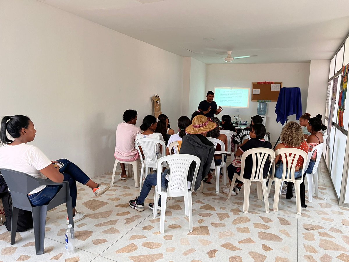 atucsara's tweet photo. El comité de comunicación y promotores,descubrieron cuáles son los mecanismos efectivos para redactar una noticia y luego pusieron en práctica los conocimientos adquiridos con problemáticas reales de sus comunidades, para hacerlas visibles ante la opinión pública.
#Atucsara https://t.co/9K52PItedV