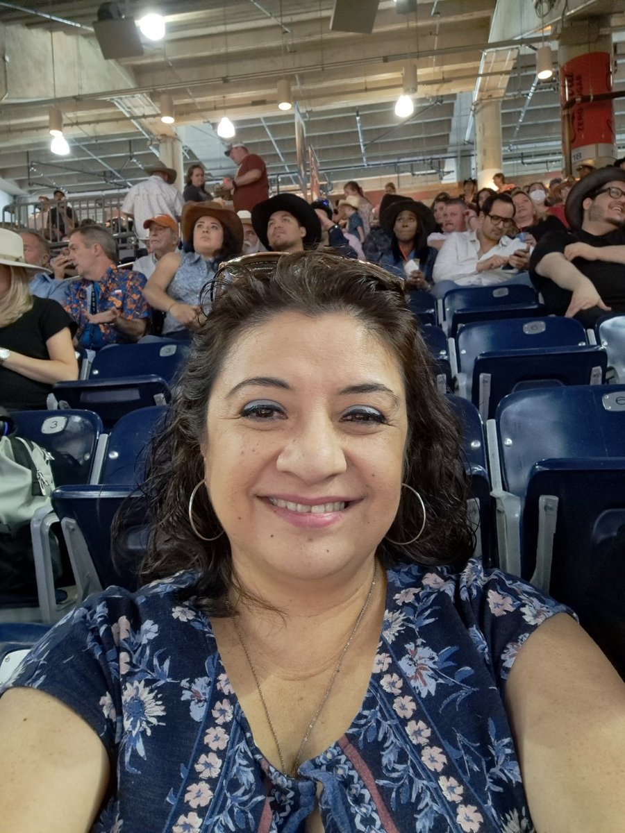 paty73_'s tweet photo. #RODEOHOUSTON https://t.co/m5Zxerm5qQ