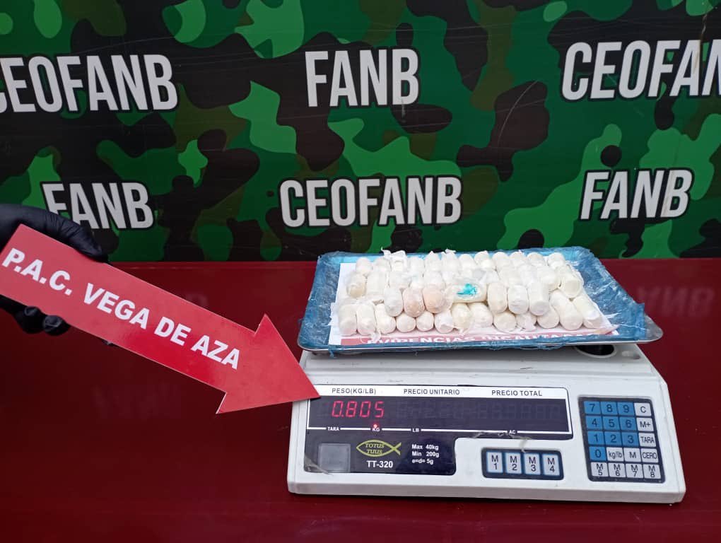 Detenida ciudadana que viajaba en un colectivo en el Táchira con 70 dediles de cocaína. Los grupos #Tancol siempre buscarán víctimas débiles para usarlas a sus fines del narcotráfico, pero siempre serán capturadas y condenadas. No se dejen confundir.

#EscudoBolivariano2023