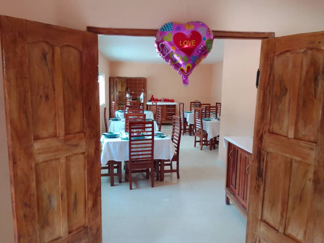 EpagHg's tweet image. Aire fresco, lugar sencillo y acogedor, un servicio de excelencia, Motel Aguas Claras, Holguin, esperamos por usted, desde 12m hasta 10pm, lo esperamos, no se arrepentirá. #GustoPorLaExcelencia #EPAG-HG