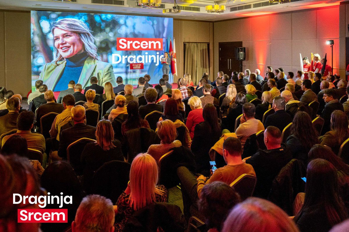 Draginja07's tweet photo. Prenosimo vam pobjedničku atmosferu sa prve konvencije. Za zemlju se glasa SRCEM.
#draginjasrcem #srcem https://t.co/bBvzDdCjso