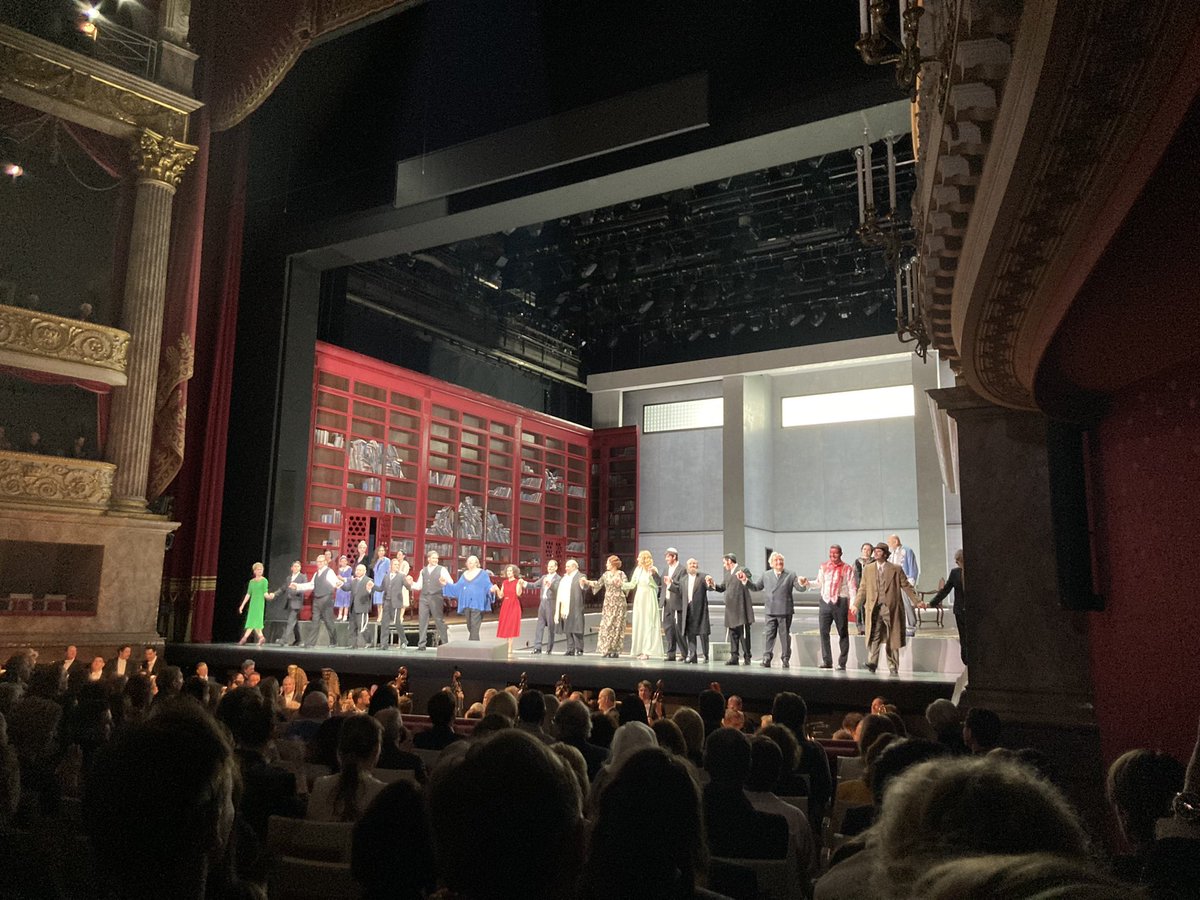 IMGArtistsUK's tweet photo. #TONIGHT Maestro Constantin Trinks @ctrinks with the cast of @bay_staatsoper’s #Salome - #VidaMiknevičiūtė, @Arianetanja, #IainPaterson, #GerhardSiegel, #EvanLeRoyJohnson, #ChristinaBock #AboutLastNight @bbvong @DornySerge #opernwelt 👏👏👏 https://t.co/1Pc45Am7Ib