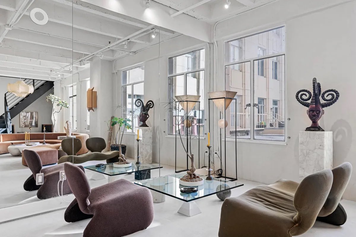 binzbysolange's tweet photo. So, Solange put the Hollywood loft on the market. The Apartamento spread makes sense now. I sorta figured this would be why cause no way she’d just let us into her personal space. But this home is stunning. https://t.co/SxYZA0hssk