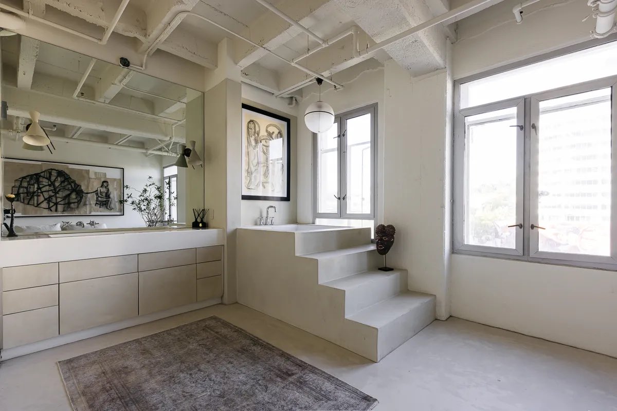 binzbysolange's tweet photo. So, Solange put the Hollywood loft on the market. The Apartamento spread makes sense now. I sorta figured this would be why cause no way she’d just let us into her personal space. But this home is stunning. https://t.co/SxYZA0hssk