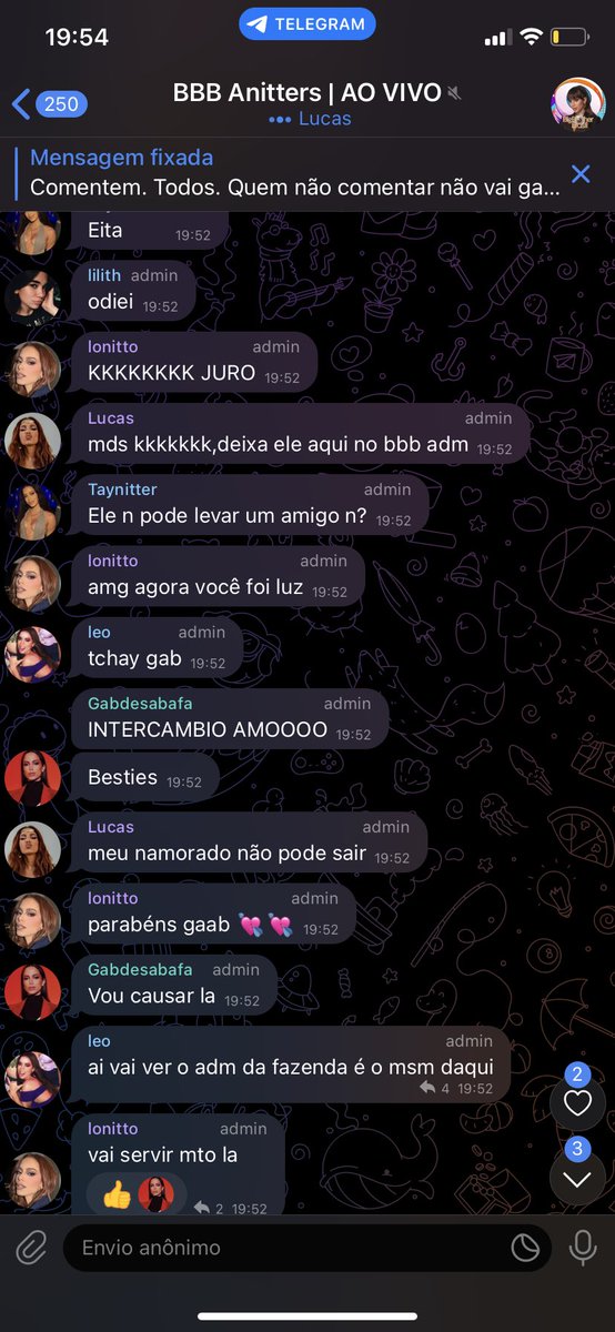 BigAnitters's tweet photo. 🚨 Apareceu um botão no gramado da casa. O Gab apertou primeiro, e ganhou uma vaga na “ A Fazenda Anitters” após o big brother. É intercâmbio que vocês queriam? #BigAnitters https://t.co/878Kzws5pK