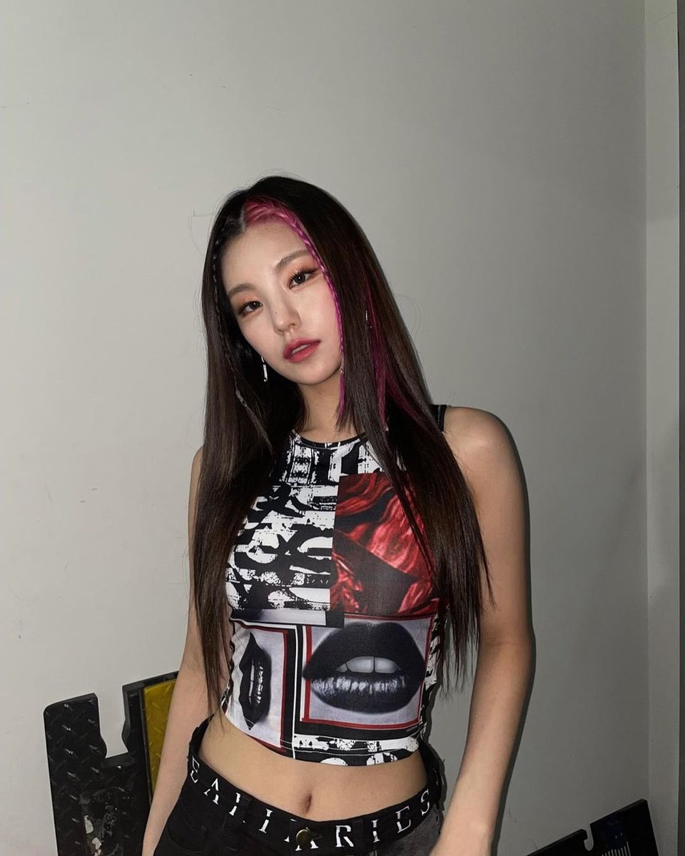 ˒˒ No está lloviendo, pero aún así hay una #𝑠tō𝚛m的𝖑𝕠ve entonces voy tener una #𝚂wēǝt𓈒࣪𖥔࣪𝖉a𝚝e para apoyar a esta dulzura en su debut. 

⌒⠀ִ ⠀  𝒔𝗎𝗇.     #𝙠𝙮𝗈𝗄𝗈 ⠀ ⋆ㅤ