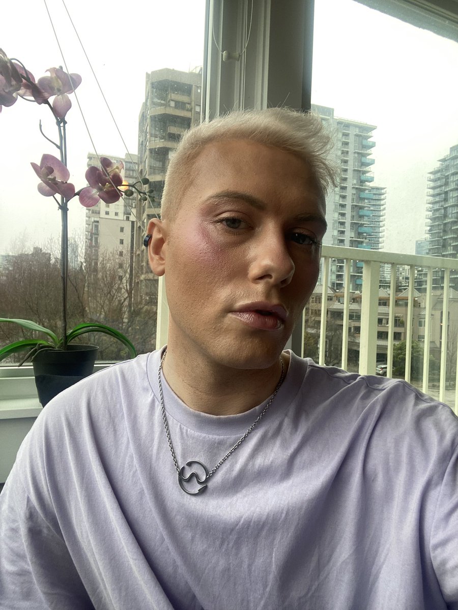 ReidZakosMusic's tweet photo. playing with the new @hauslabs color fuse blush in dragon fruit daze 💕 #hauslabsblush #hauslabs #hauslabsbyladygaga #chromatica #gay #makeup #gaymakeup #hauslabscolorfuseblush https://t.co/sKtE42Y8Zi