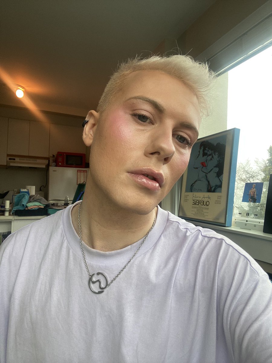 ReidZakosMusic's tweet photo. playing with the new @hauslabs color fuse blush in dragon fruit daze 💕 #hauslabsblush #hauslabs #hauslabsbyladygaga #chromatica #gay #makeup #gaymakeup #hauslabscolorfuseblush https://t.co/sKtE42Y8Zi