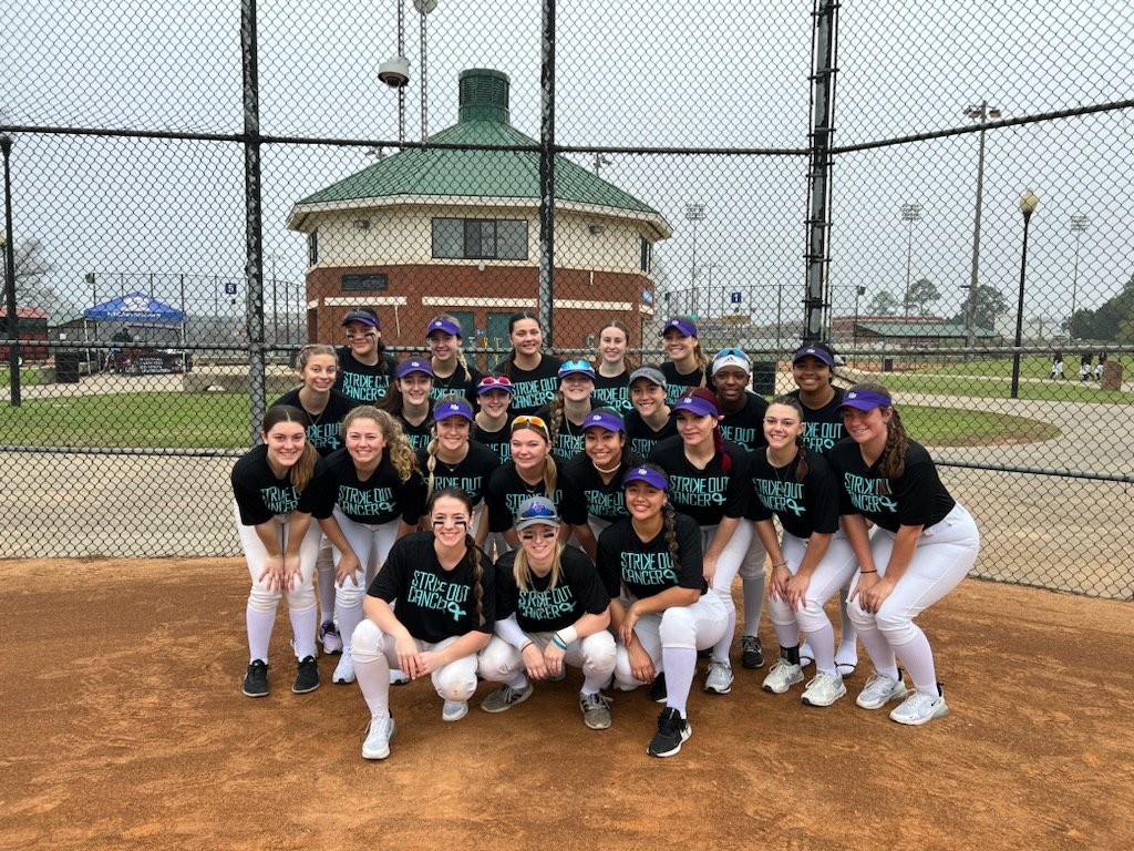 DawnMStearns1's tweet photo. Couldn't be more proud of the fight in this team. Picked up 2 great wins to end our trip. #play4kaite. Can't wait to go get in conference when we get back . @ub_softball https://t.co/LCGwwK0FNc