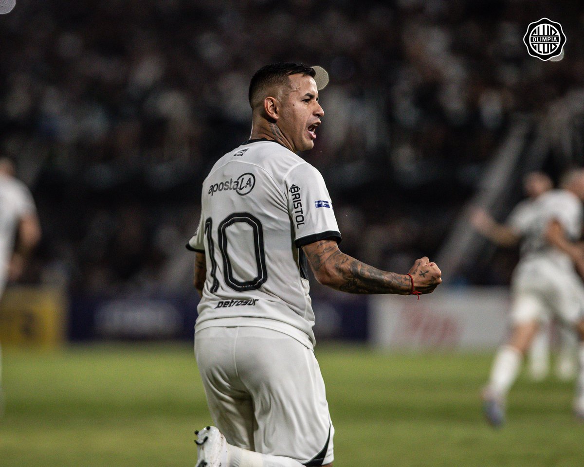 elClubOlimpia's tweet photo. 🔳#OlimpiaLIVE | #Apertura2023

👊🏼 ¡Final del partido! 

⚽️ #Olimpia 2-2 Cerro Porteño  

• • Fecha 6 • •

#𝙊𝙡𝙞𝙢𝙥𝙞𝙖𝙈𝙞𝙊𝙧𝙜𝙪𝙡𝙡𝙤 ⚪⚫⚪ https://t.co/E2rNK3wNlH