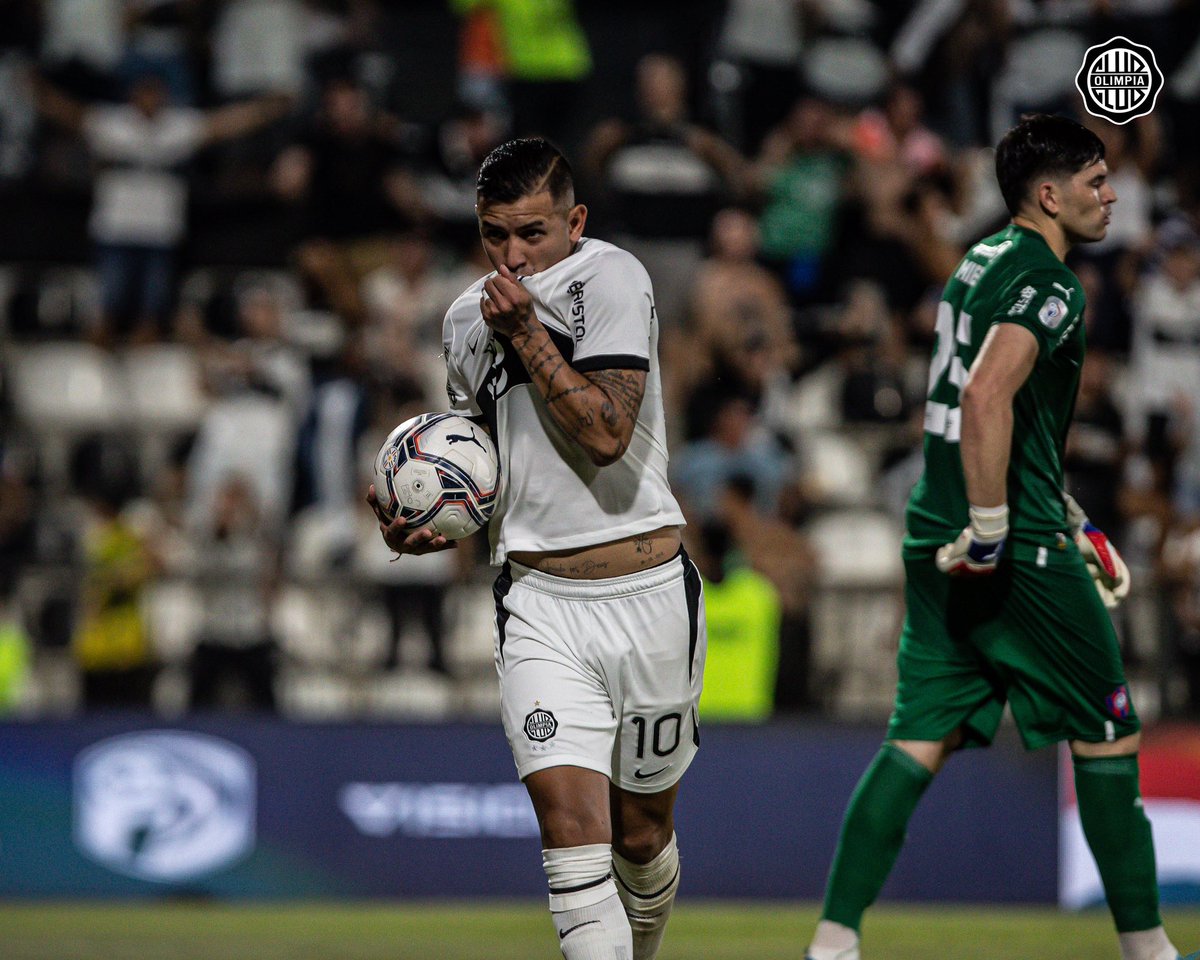 elClubOlimpia's tweet photo. 🔳#OlimpiaLIVE | #Apertura2023

👊🏼 ¡Final del partido! 

⚽️ #Olimpia 2-2 Cerro Porteño  

• • Fecha 6 • •

#𝙊𝙡𝙞𝙢𝙥𝙞𝙖𝙈𝙞𝙊𝙧𝙜𝙪𝙡𝙡𝙤 ⚪⚫⚪ https://t.co/E2rNK3wNlH