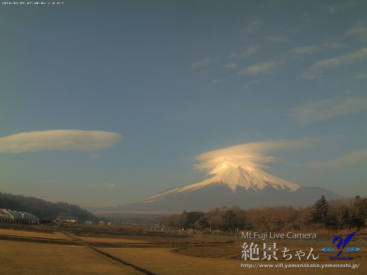takehide28's tweet photo. おはよう御座います🗻✌❤️💕🙌

朝一はやっぱり絶景くんの富士山

令和5年3月5日にちようびぃ～
なかなか雲が晴れ無いので
平成２８年３月５日
絶景ちゃんの富士山です

　　　　　　　🗻
　　　　　　今日も
　　　    皆様のすてきな
　　 笑顔溢れる🤗日曜日を
楽しく過ごしましょうね✌🙌🎵 https://t.co/T0SzHdShdd