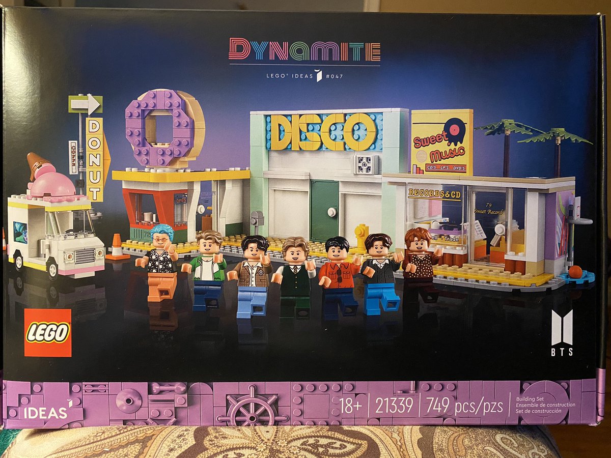 lizzy728's tweet image. Look what was just delivered!!!  Can’t wait to build it!!! @BTS_twt @LEGO_Group