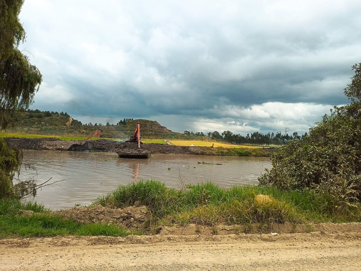 Decenas de máquinas en obras de adecuación hidráulica en la Laguna de la Herrera. 
Inversiones multimillonarias que no solucionan las problemáticas de contaminación hídrica, material particulado y sedimentación.

Urge la reforma  a  acciones y funciones de CAR's.
<a href="/vocesdelriocun/">Voces del Rio</a>