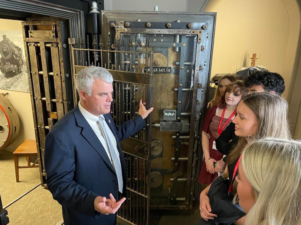 ESDBulldogs's tweet photo. Congratulations to Abby Godwin, junior at EHS. She was chosen to represent EMEPA at the 2023 Electric Cooperatives of Mississippi’s Cooperative Leaders Workshop.
#MSYLP23 #MSCYL #MS2DC #YTDC #YT23 https://t.co/ivSL1dKn9x