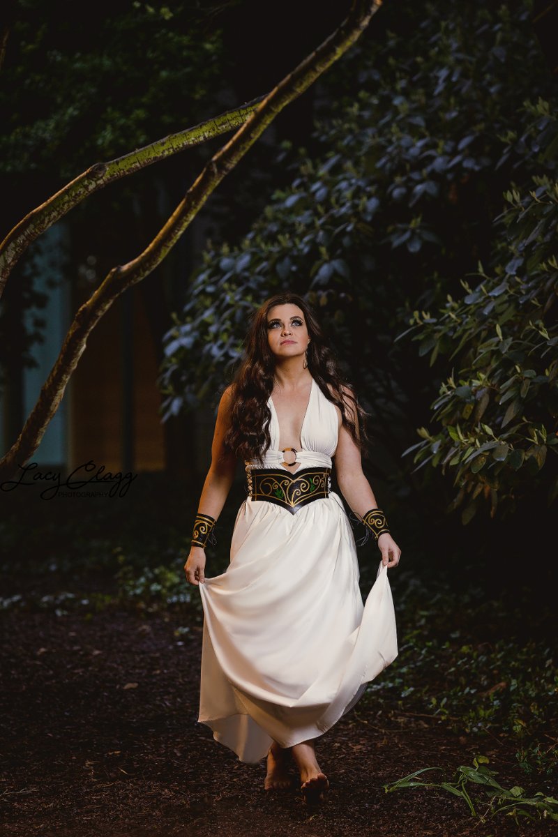 lacyclagg's tweet photo. I feel like this is giving 'main character of a fantasy novel' energy. What do you think. Maybe she was spurred by her mate and then runs away to the woods to find her true love all while battling massive trolls? I dunno.. thats just what I think. https://t.co/9zexUixkNa