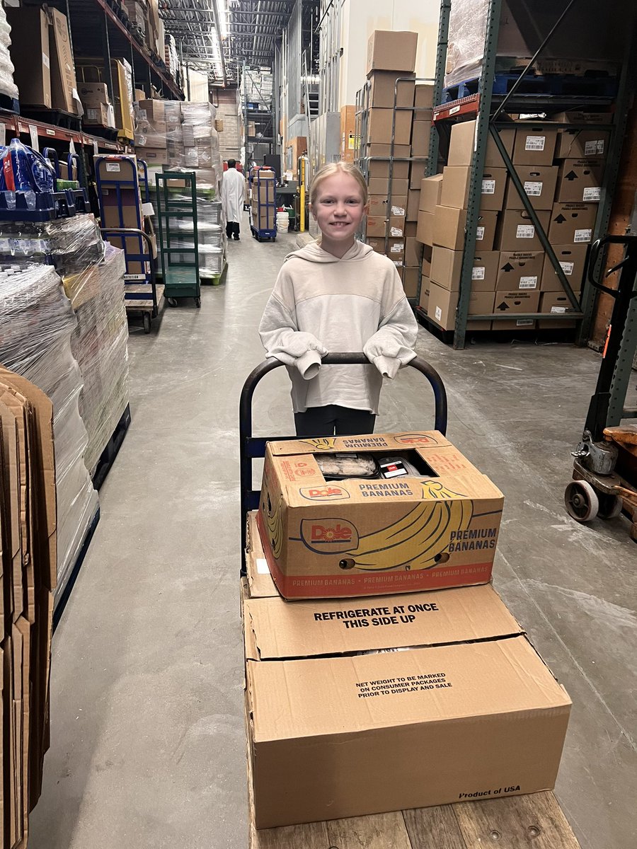 MyersVote's tweet photo. Had a helper this week working at the Westonka Food Shelf Our youth will have a huge impact on our future, so I always love when I can bring one of my girls with me. Thanks Olive for all the help and a great morning. #volunteering #yourbackyard #TogetherWeCan #foodshelf #impact https://t.co/DOCLdchB1j