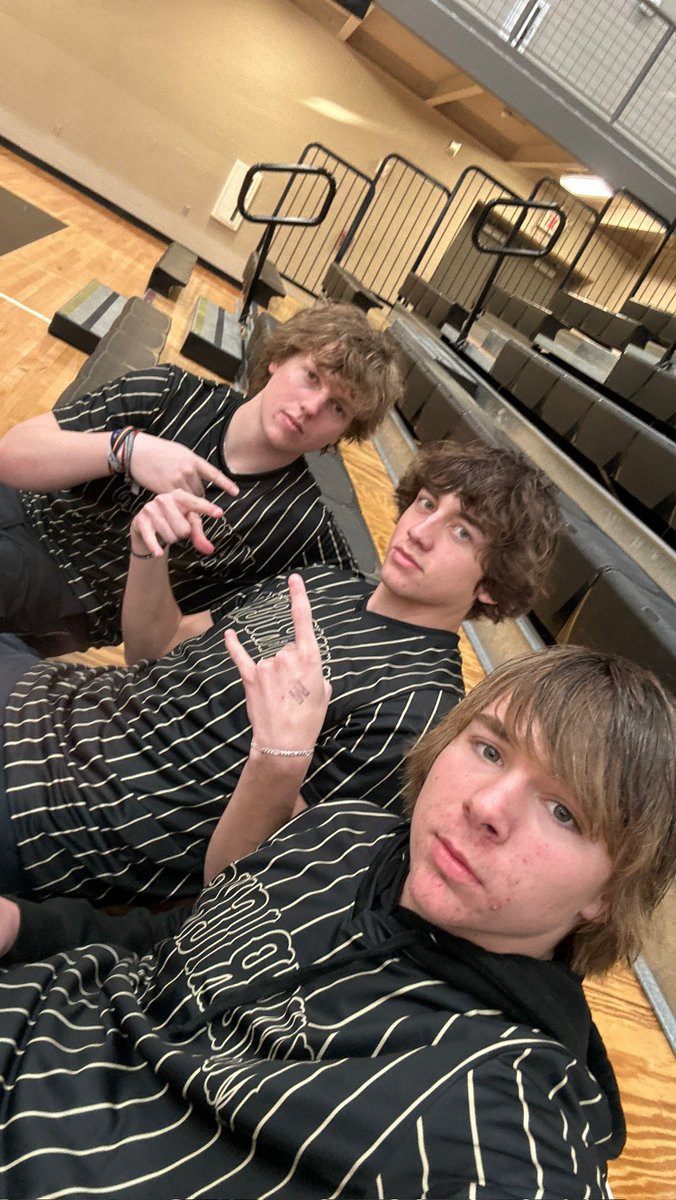 baseball_mshs's tweet photo. These 3 already in the gym ready for a dog fight. Let's GOOOOOO @MaverickBuckets https://t.co/RtJGIplH21