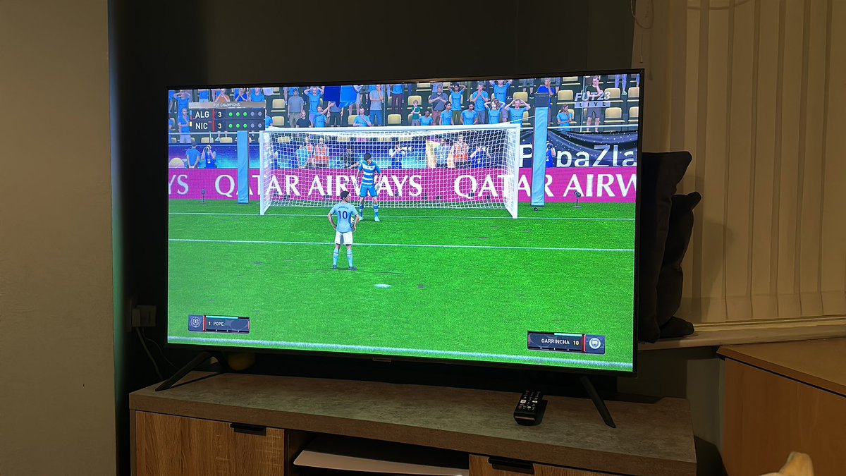_FrancoMarco_'s tweet photo. @EASPORTSFIFA @EAHelp I’ve been stuck like this for the past 10 minuets. It glitches out after I’ve saved the penalty. Any ideas? https://t.co/Xf3vvCclV3