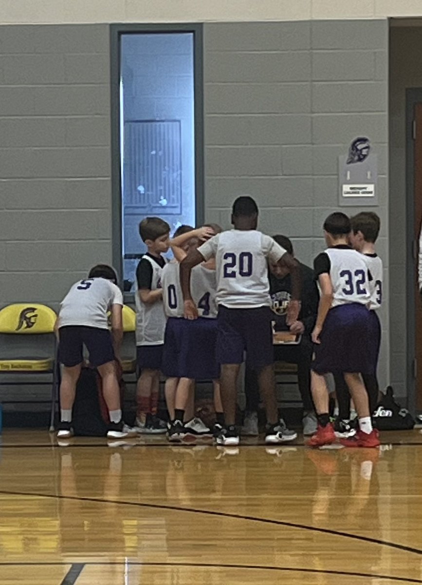 mizzoubanker's tweet photo. 3rd graders wrapped up their season today.  Great few months watching them improve.  Thanks parents for your commitment and @TBHS_Boys_Hoops for the youth program to let these guys play! https://t.co/J7o0T5NUEM
