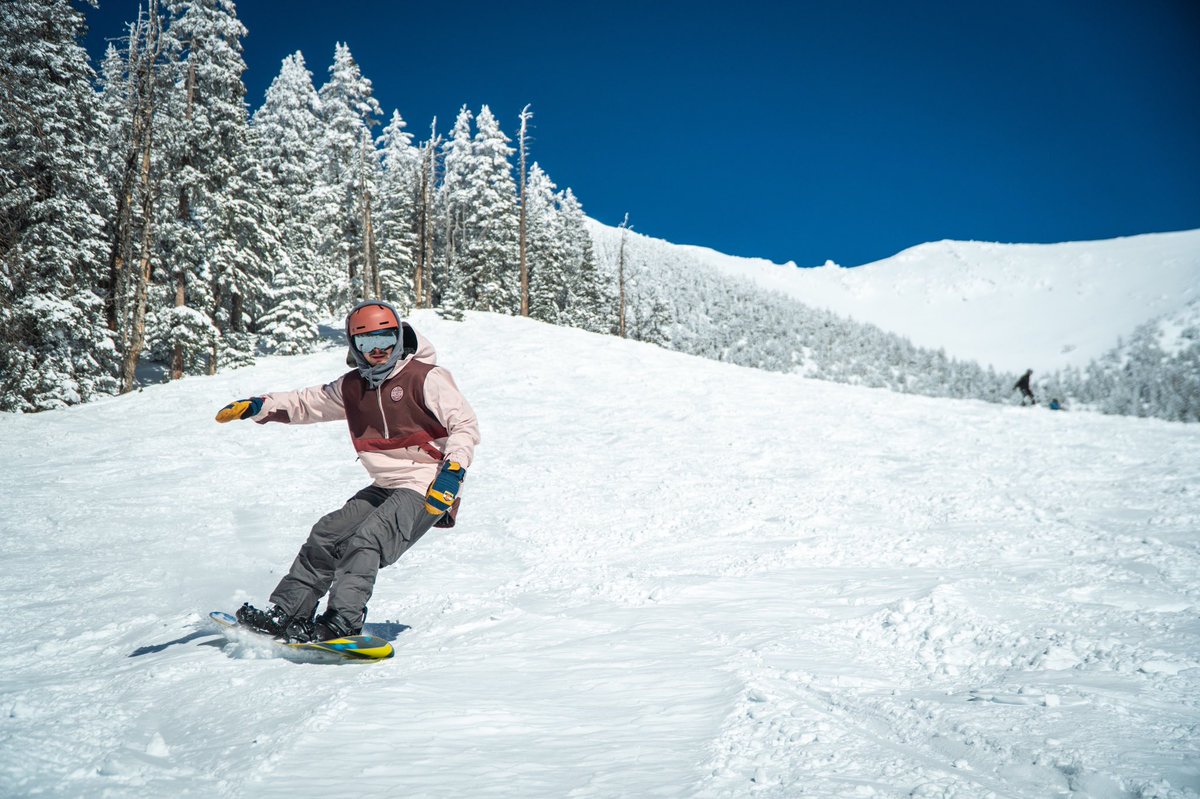 AZSnowbowl's tweet photo. These blue skies sure make for gorgeous days and great conditions out on the slopes! 🤩 

The Worlds Best Spring Break is here and you can score lift tickets for as low as $47 this week and $29 later in the month! Get yours today &amp; come ski in the sunshine before the next storm! https://t.co/VnMnaGZVZ6