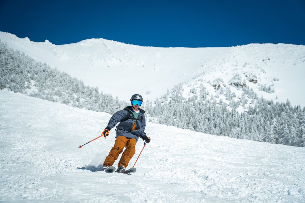 AZSnowbowl's tweet photo. These blue skies sure make for gorgeous days and great conditions out on the slopes! 🤩 

The Worlds Best Spring Break is here and you can score lift tickets for as low as $47 this week and $29 later in the month! Get yours today &amp; come ski in the sunshine before the next storm! https://t.co/VnMnaGZVZ6