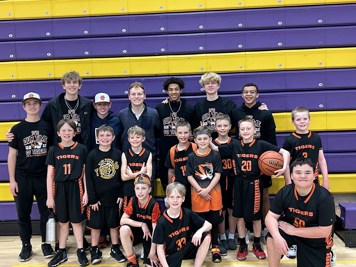 Taking time to cheer on those that cheer us on. Some varsity basketball players came out and watched the 4th and 5th grade Biddy basketball teams today.