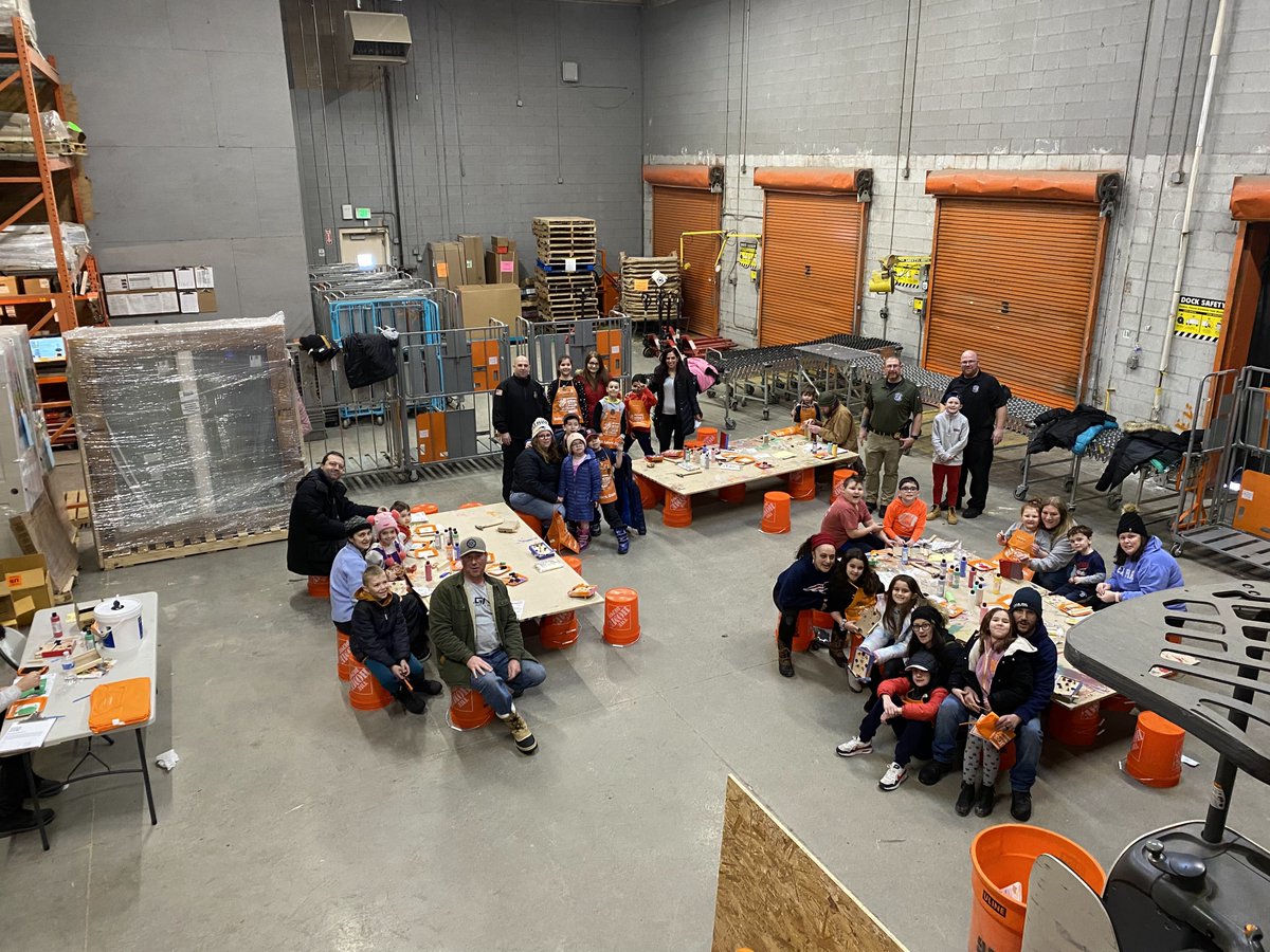 MethuenPolice's tweet photo. Our first “Hammer With A Cop” event was a huge success today!!  Thank you to everyone who showed up.  Officers helped attendees create a small handheld pinball game.

Thank you to Home Depot for inviting us to and to Mann Orchards for donating the snacks for the workshop!! https://t.co/KD9Z6GZfsQ
