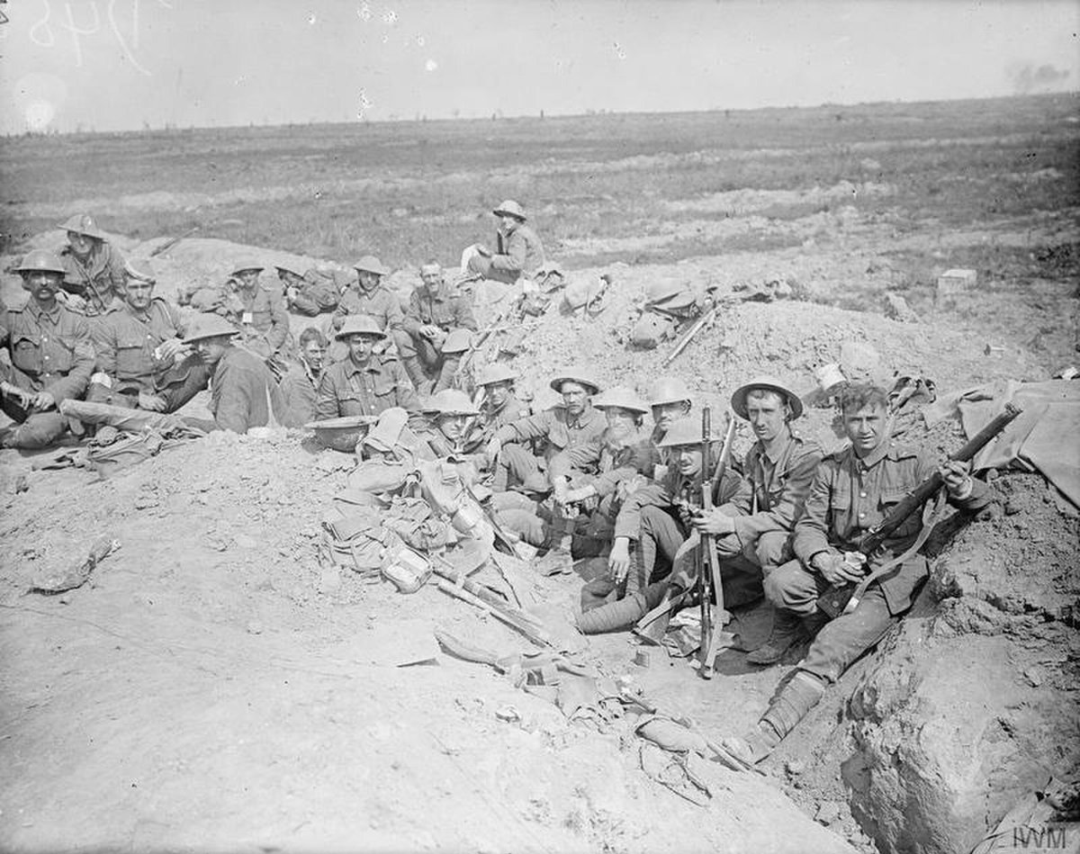 Battle of Guillemont 3-6 September 1916. Welsh Guards in a reserve trench at Guillemont.

#Britishhistory #Britisharmy #welshguards