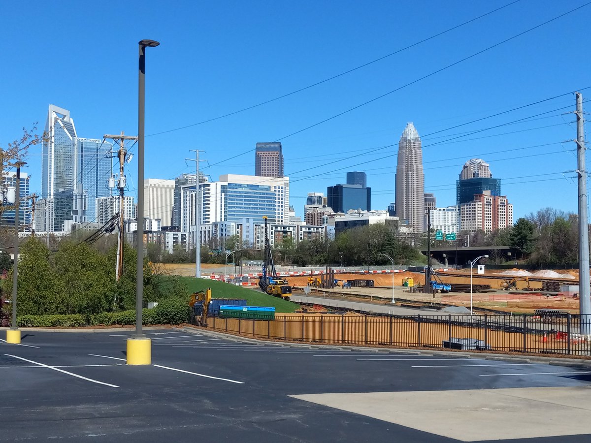 HomesoftheSouth's tweet photo. #Charlotte looking great on this early spring day. Construction everywhere from #NoDa to the #Pearl med school district to Morehead to #Ballantyne @cltdevelopment #cltskyline #cltconstruction https://t.co/vCs1aEXoPN
