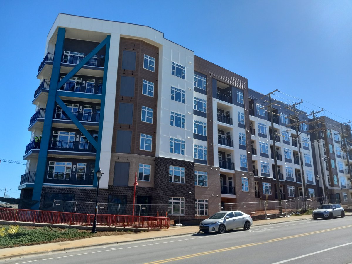 HomesoftheSouth's tweet photo. #Charlotte looking great on this early spring day. Construction everywhere from #NoDa to the #Pearl med school district to Morehead to #Ballantyne @cltdevelopment #cltskyline #cltconstruction https://t.co/vCs1aEXoPN