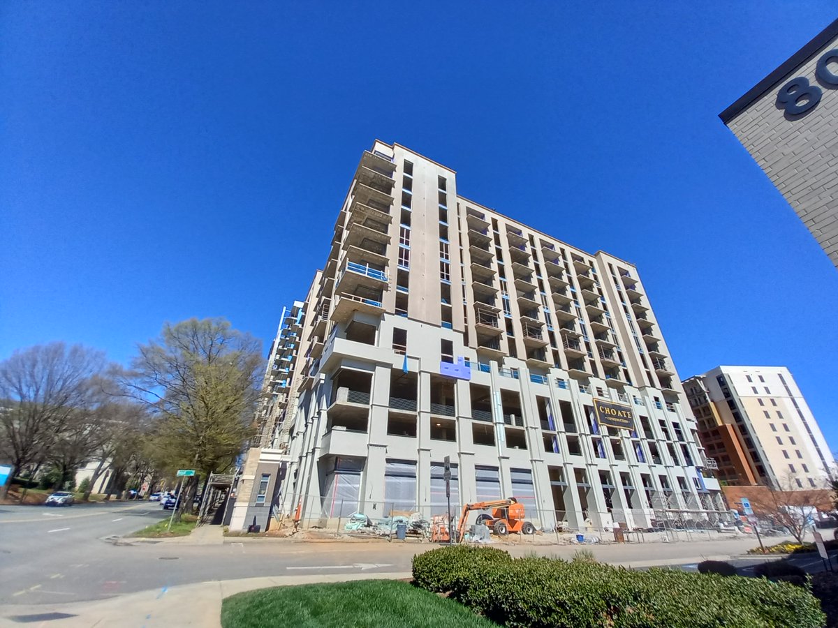 HomesoftheSouth's tweet photo. #Charlotte looking great on this early spring day. Construction everywhere from #NoDa to the #Pearl med school district to Morehead to #Ballantyne @cltdevelopment #cltskyline #cltconstruction https://t.co/vCs1aEXoPN