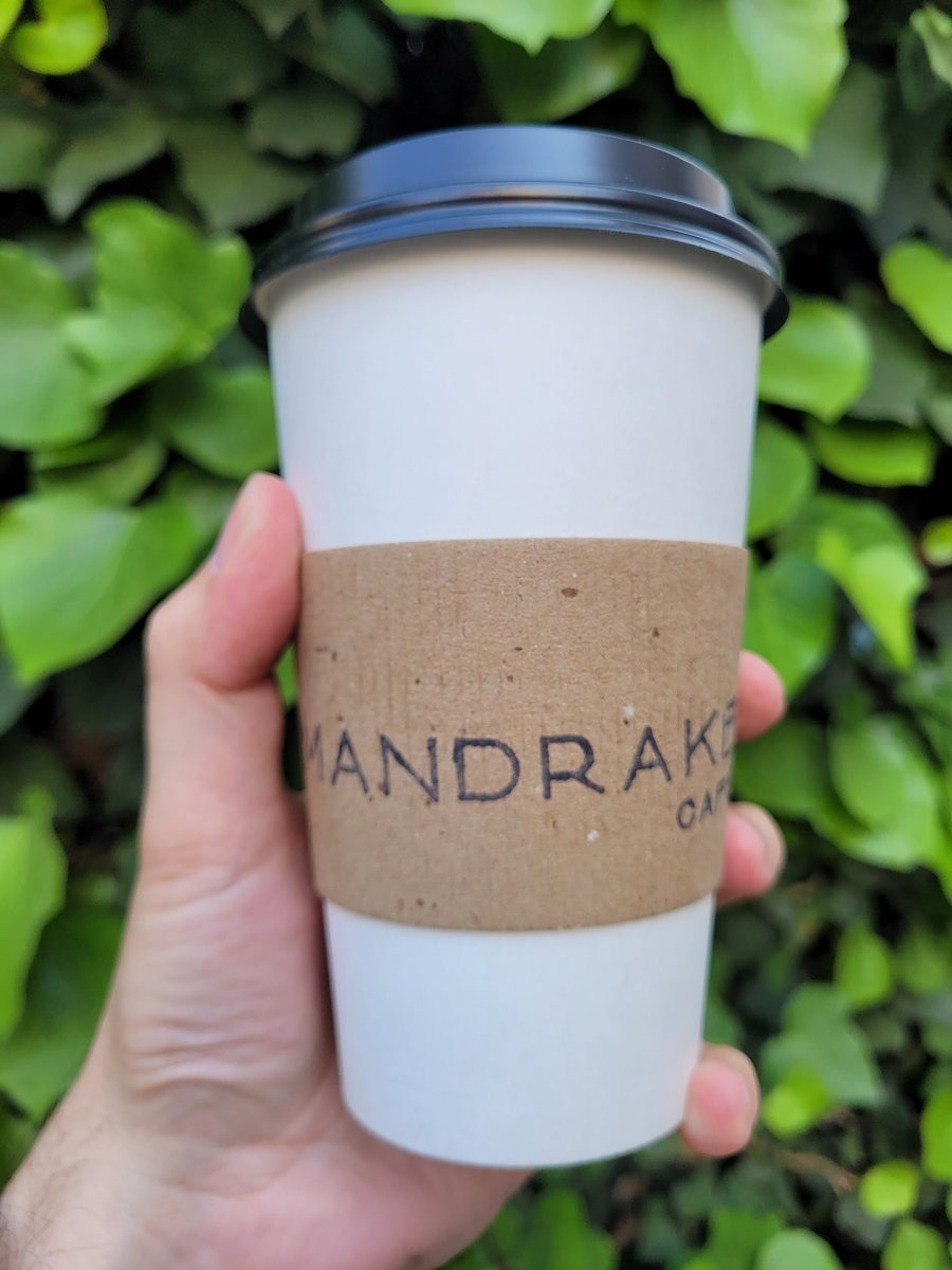 Apoyen a sus cafeterías locales, aquí tomando un latte de Cafetería Mandrake...