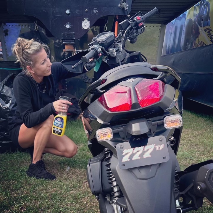 LeahPruett_TF's tweet photo. Rain and track prep delays call for some @VP_Racing_Fuels Power Instant Detailer time. Repels dust, dirt, oil, and downtime 💯

#VP #Power #instantdetailer #ifyourleaningbetterbecleaning https://t.co/y7JDdyjioU