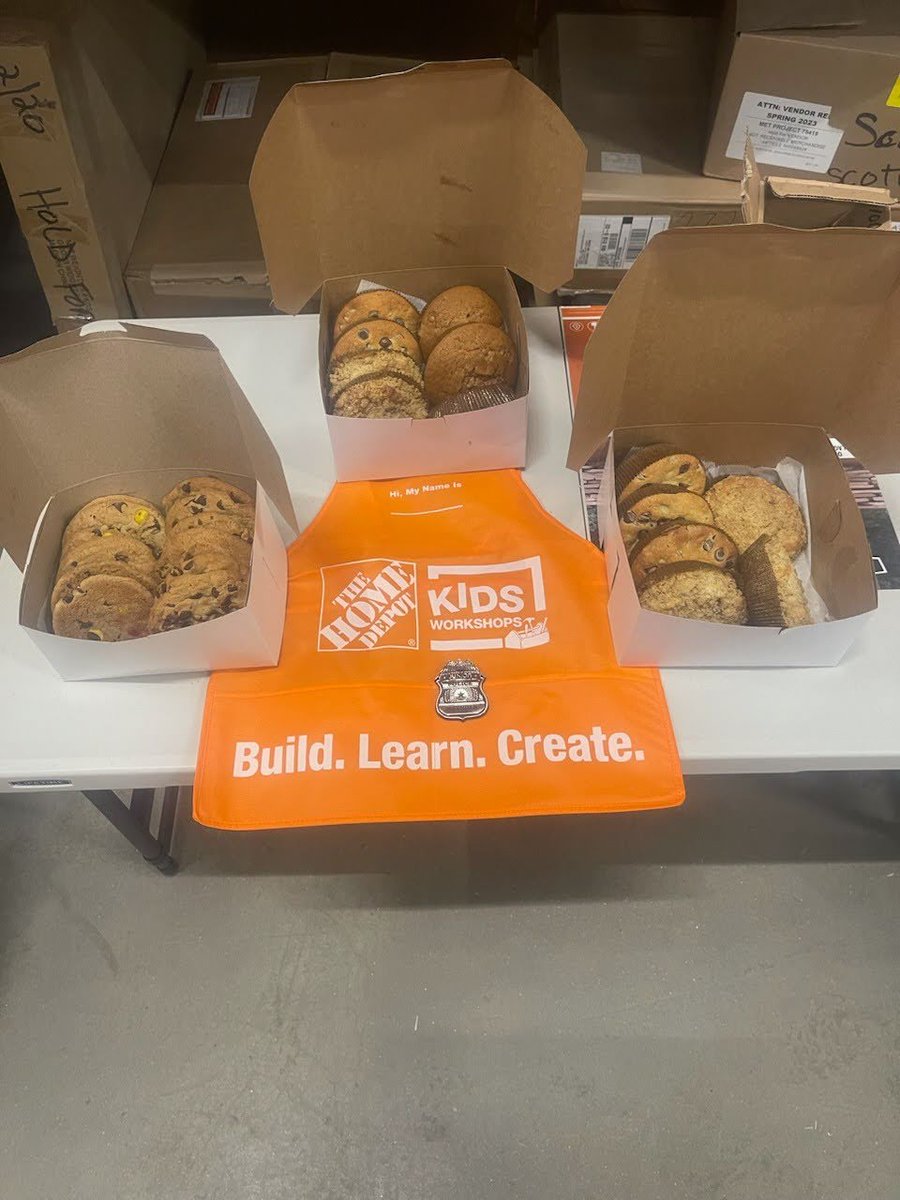 MethuenPolice's tweet photo. Our first “Hammer With A Cop” event was a huge success today!!  Thank you to everyone who showed up.  Officers helped attendees create a small handheld pinball game.

Thank you to Home Depot for inviting us to and to Mann Orchards for donating the snacks for the workshop!! https://t.co/KD9Z6GZfsQ