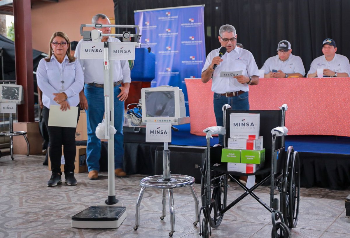 Con una inversión de más de B/.89,000 para la provincia de Veraguas, ayer durante la gira de #TrabajoComunitario entregamos equipos médicos, de desinfección e Insumos; medicamentos, ayuda social, 1 vehículo 4x4 y 4 unidades de transporte sanitario, para la región de salud. 🇵🇦