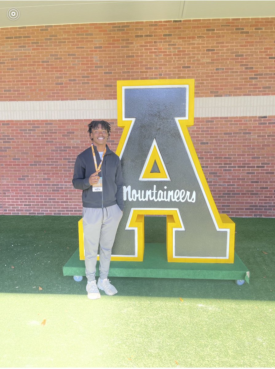 JaylenHampton17's tweet photo. I Had A Great Junior Day/ Unofficial Visit Today At App State. Thank You @BrianHainesb For The Invite. I Will Be Back In The Mountains Soon. 🎩#GoApp @NEWHAMPSTEADFB @AppState_FB @TrainerOfSpeed https://t.co/fd0WdFa7kJ