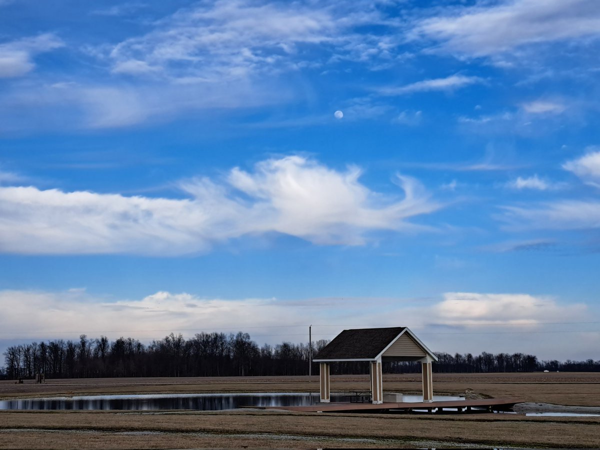 puttypalooza's tweet photo. Moon over the pond. Yesterday morning the pond was down 10"-12" but after 2.40" of rain, she's full now. Good job Mother Nature. Also, a week from tonight we once again emerge from the dark ages. Can't wait!!
#WinterInOran https://t.co/ooij3HJnpy