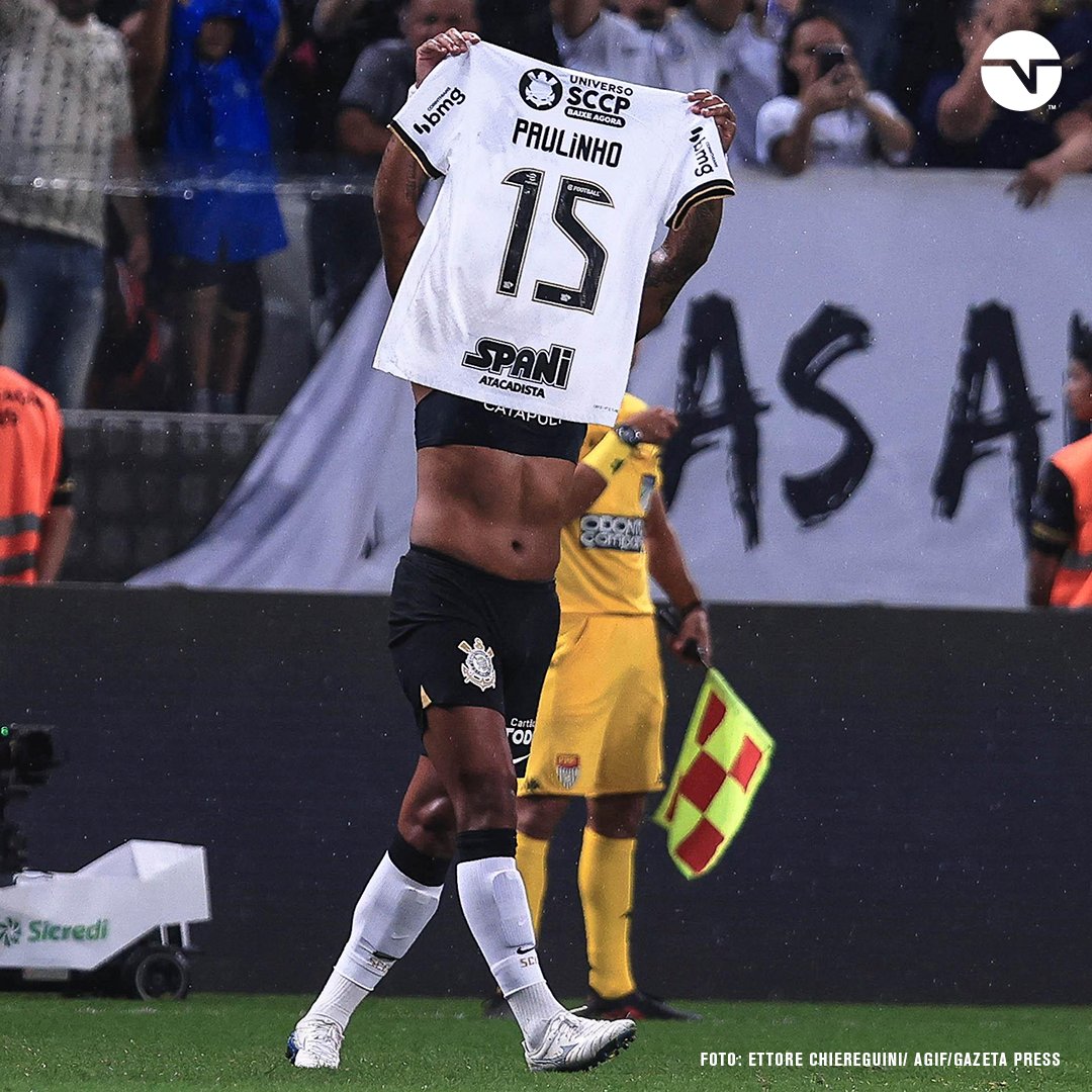 TNTSportsBR's tweet photo. SENHORAS E SENHORES, ELE ESTÁ DE VOLTA! Primeiro gol de Paulinho após voltar de lesão e com uma comemoração FOD@! #Paulistão2023 https://t.co/weeovDfqJI