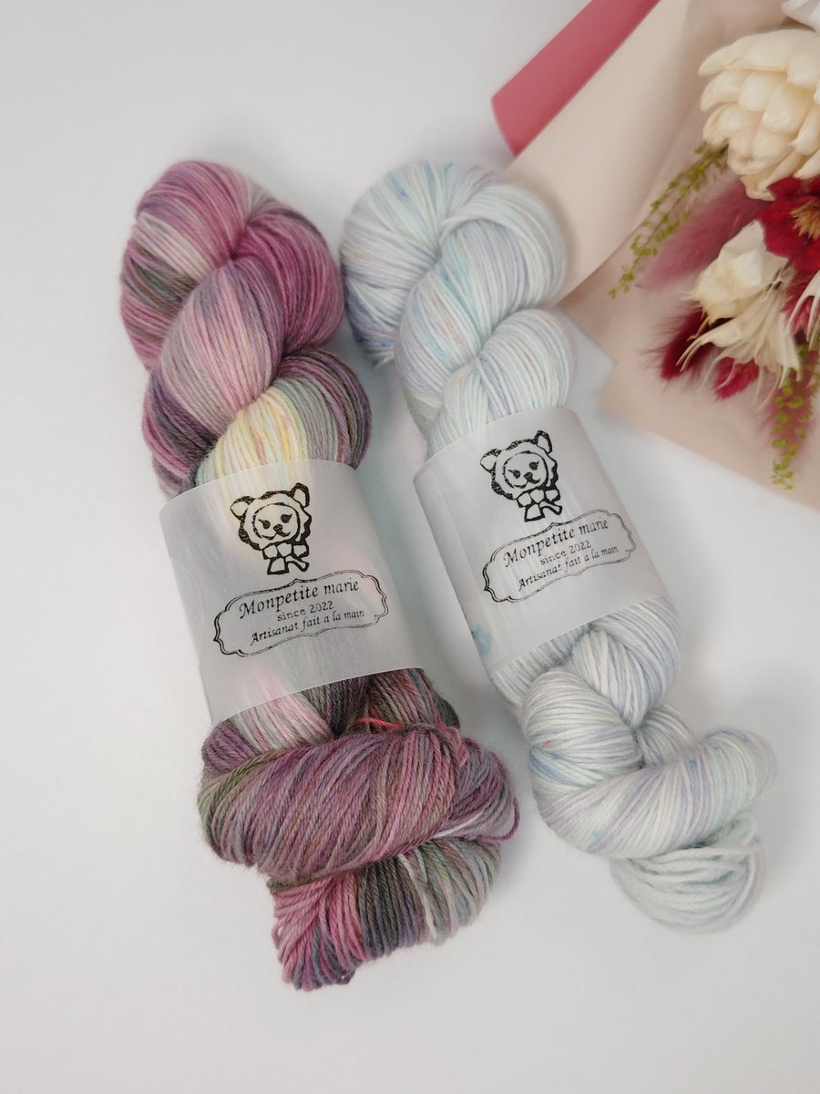 おはようございます。モンプチメアリーです。
次回販売のボタニカルシリーズ『wisteria in NY』(右→)と
『Rose de noel』(左)を
ねじねじし終わりました。
いちいちシリーズ分けしなくてもいい気がしてきたけど。自分の整理用です。
#手染め毛糸
#handdyedyarn