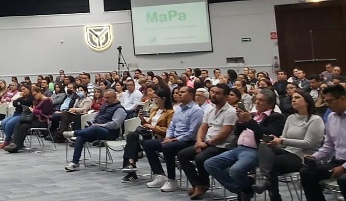 MtroFerLozano's tweet photo. Que gusto y privilegio compartir este sábado con Padres de Familia y Directivos de Centros Escolares Públicos y Privados de diferentes municipios de Jalisco, la Jornada de Formación MaPa #FamiliasEnPactoPorLaEducación y participar de la conferencia magistral de @JCFloresMiramon https://t.co/3nHaDdT8qR