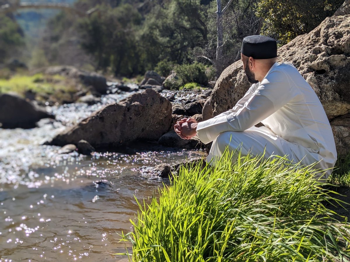 omarsuleiman's tweet image. I’m so excited for y’all to see the @yaqeeninstitute Ramadan series trailer tomorrow inshaAllah. This was a few days ago where we were filming some B-roll footage for the series. So what do y’all think it’s about?

Tune in tomorrow for the premiere! youtube.com/watch?v=DCYGJ-…