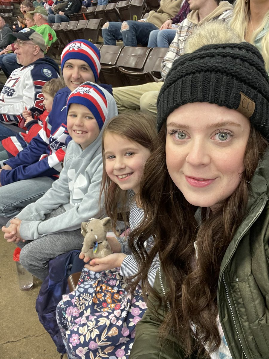 cecelia_holmes0's tweet photo. #kwingsphoto @KalamazooWings https://t.co/bkOHVxXPd6