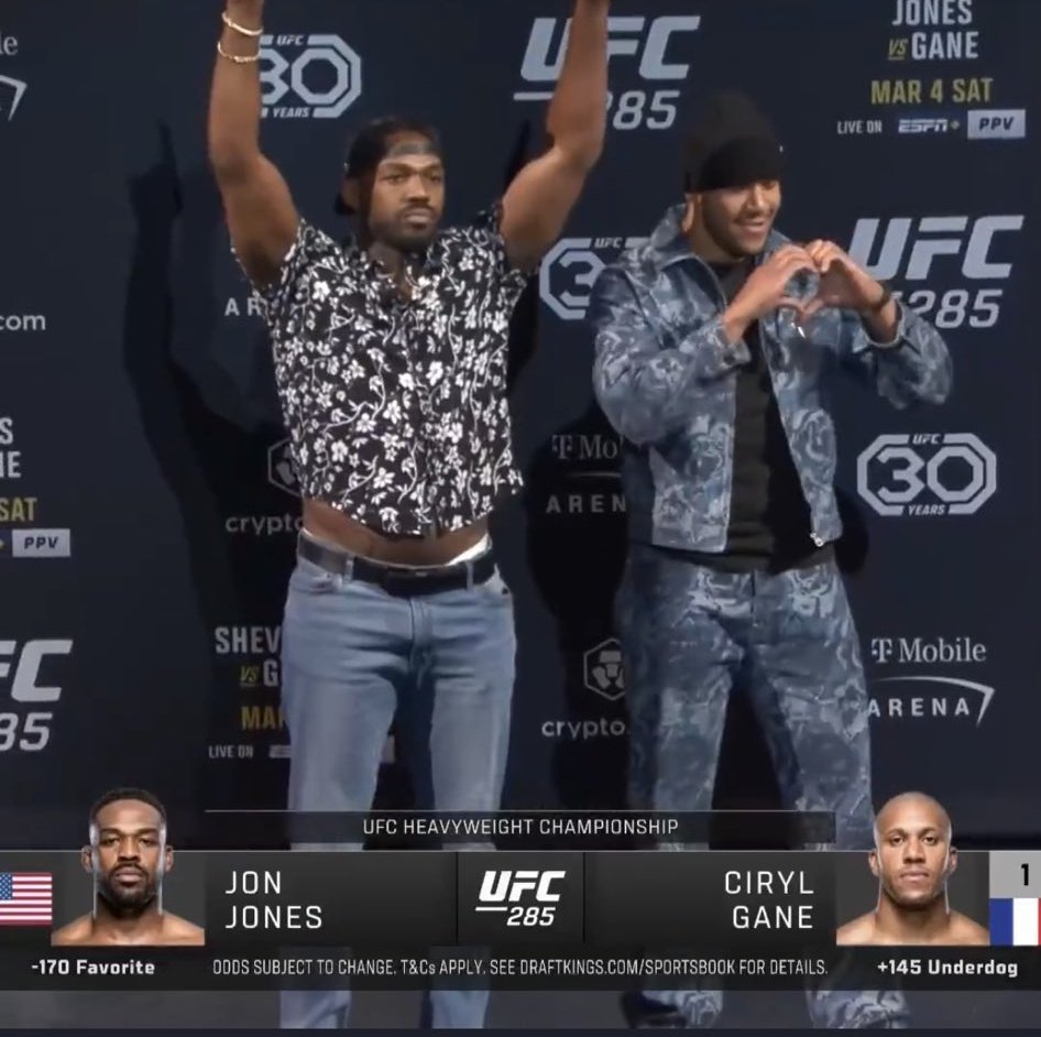 Memes_RAM's tweet photo. Jon Jones 😈 | Cyril Gane 🫶 #UFC285 https://t.co/ezfuXRHOsr